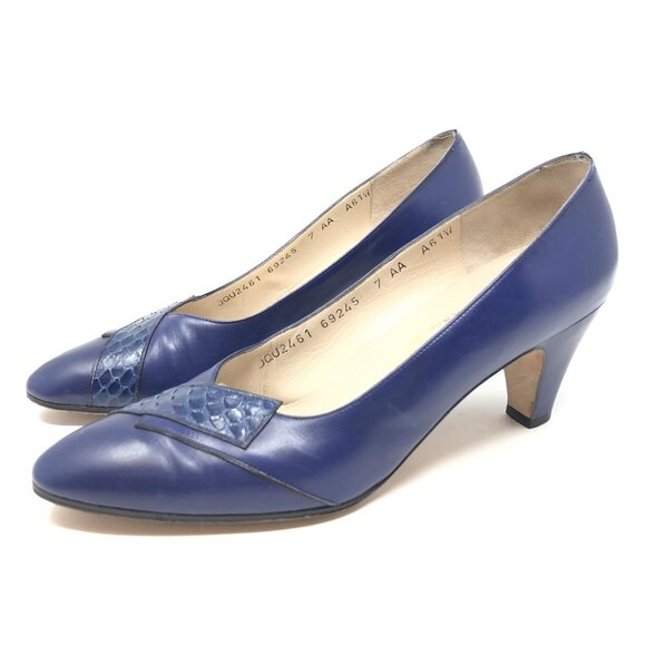 Salvatore Ferragamo Blue Leather Mid-Heel Pumps Textured Size 7 AA Vintage Italy - Picture 8 of 13